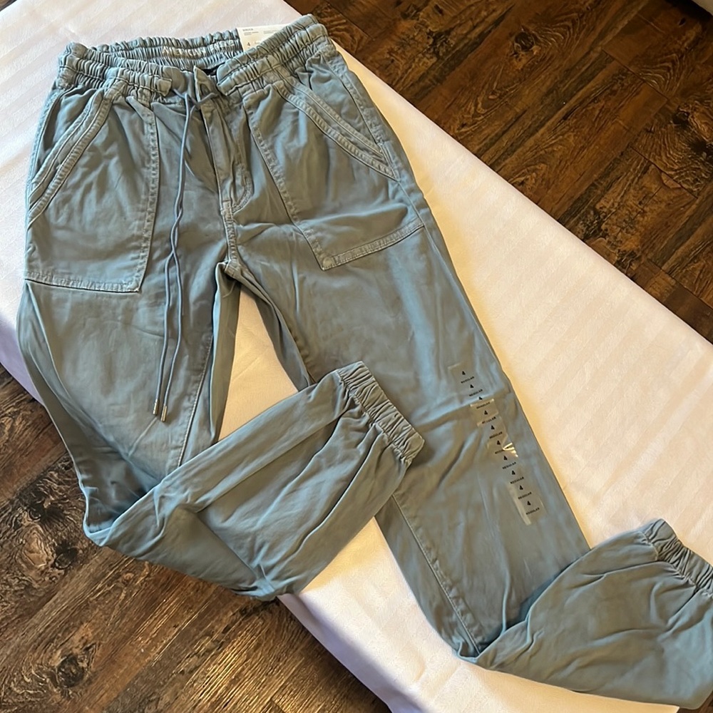 BNWT American Eagle Jegging Jogger, Size 4, Grey/Blue in color
